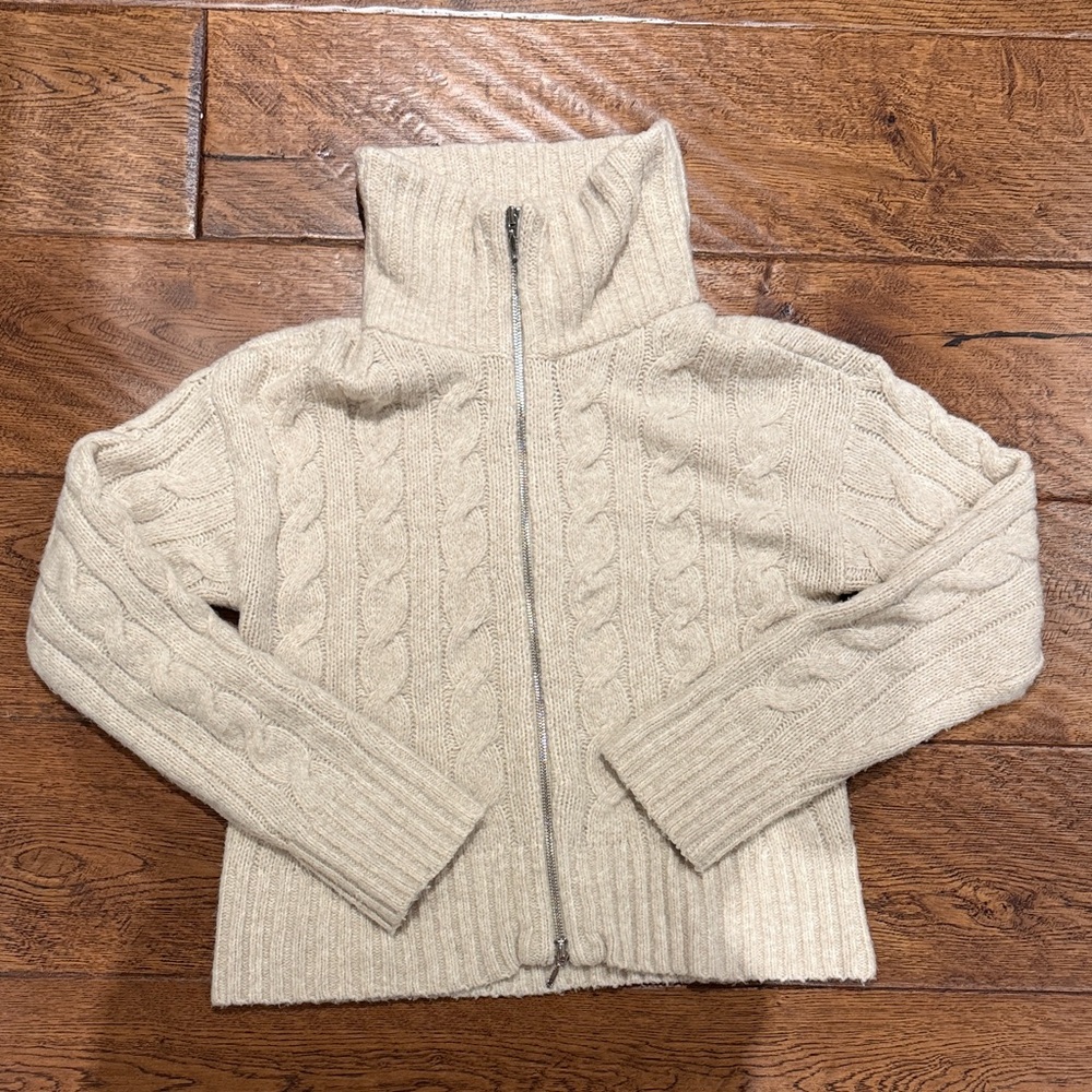 Hollister Cream Cable Knit Turtleneck Sweater